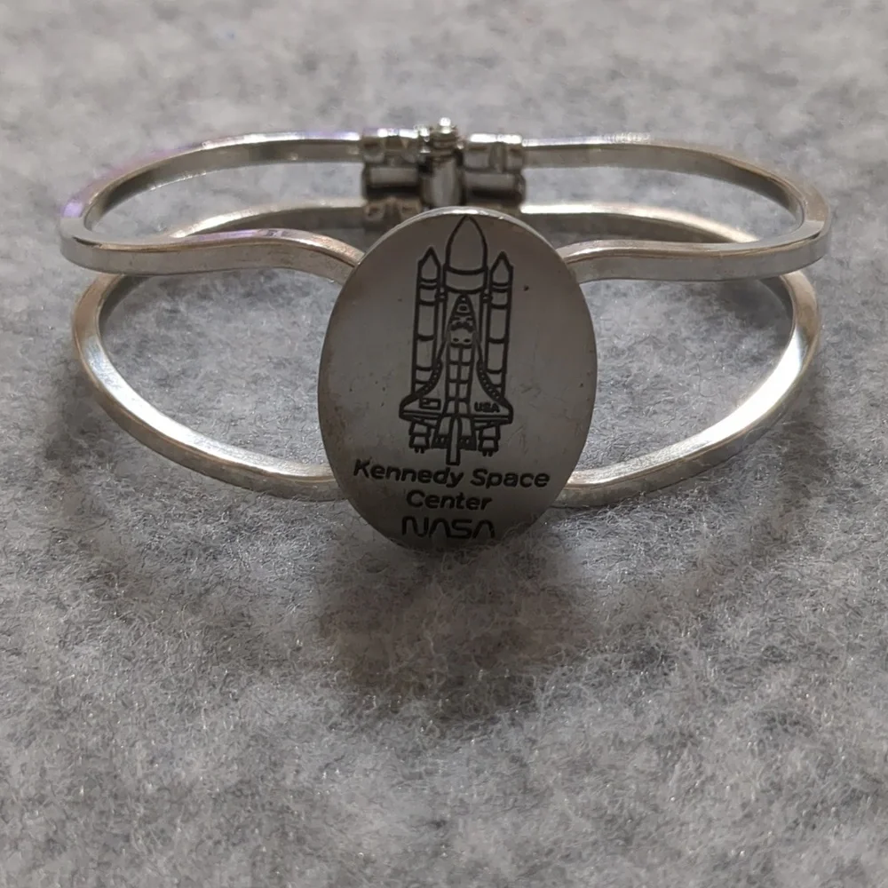 NASA Bracelet  Kennedy Space Center  Silver Tone Collectible - Picture 4 of 9